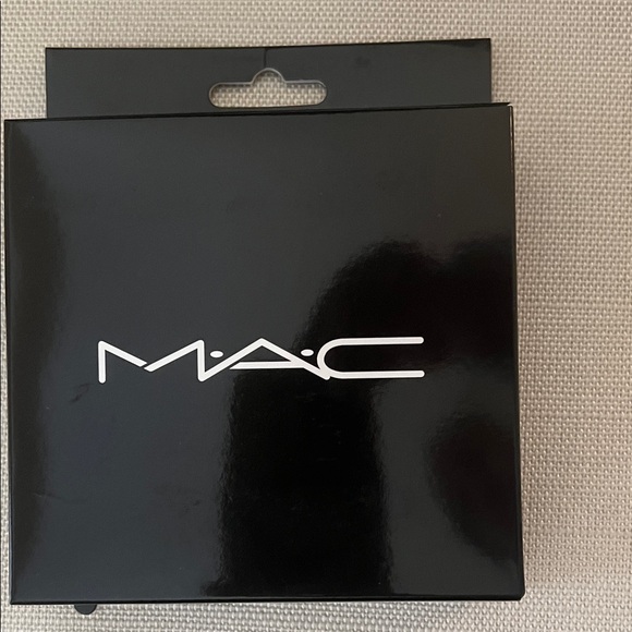 MAC Travel Mirror - Picture 4 of 5